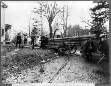 Men loading logs on a horse-drawn wagon, from the original Abraham Lincoln log cabin, at College Point, N.Y., on Feb. 21, 1906, to be re-erected on the Lincoln Farm at Hodgenville, Kentucky, LCCN2006678042 photo