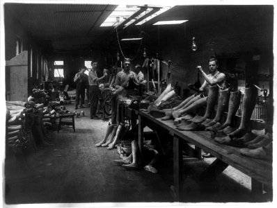 Men at work (making artificial legs) in the J.E. Hangar shop, a manufacturer of artificial limbs in Washington, D.C. LCCN2001706367