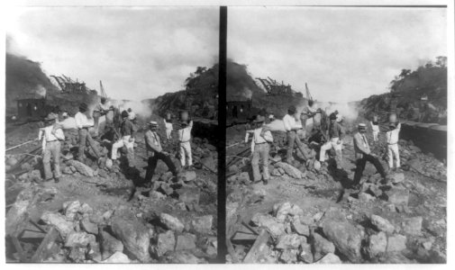 Men building the Panama Canal LCCN89709504