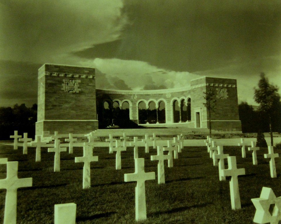 Memorial, Chapel, Museum and graves at Oise-Aisne American Cemetery, France, 1923 (21437650204)