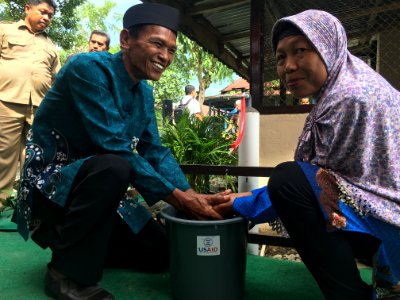 Meningkatkan akses pasokan air bersih di perkotaan (35773163385)