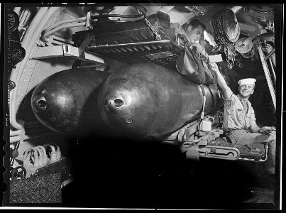 Men relax aboard USS Cero (SS-225). New London, Conn - NARA - 520759