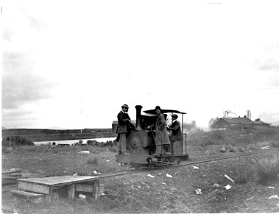 Men standing on Guglielmo Marconi's locomotive in Ireland