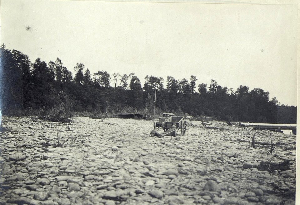 Mercadellischlucht, Kriegsbrücke vom Strom unterbrochen. (BildID 15667682)