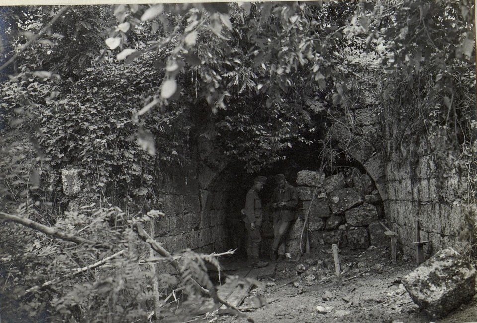 Mercadellischlucht, Unterstand. (BildID 15672814)