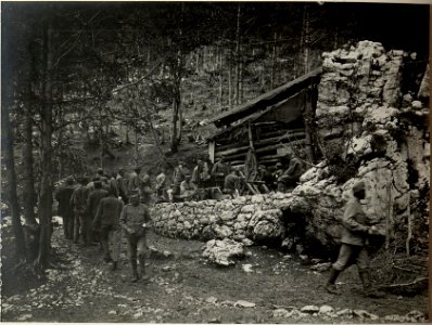 Menage der Lastträger Abteilung Nro. 201-4 am VRSIC. Aufgenommen am 29. Juli 1916. (BildID 15478801)