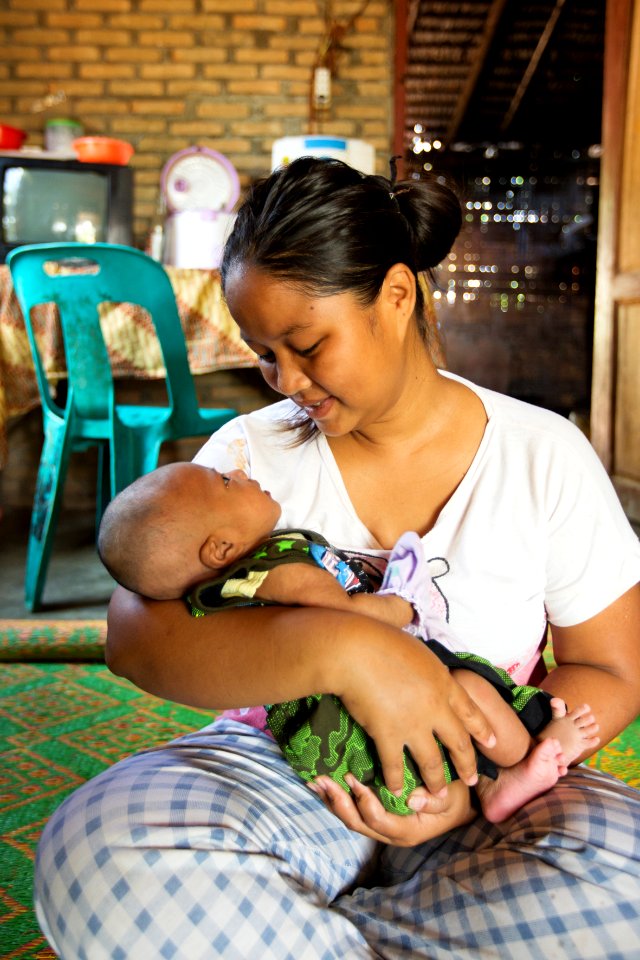 Meningkatkan kesehatan ibu dan bayi baru lahir (39997483505)