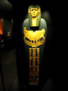 Meret-it-es mummy mask, pectoral, and apron - Nelson-Atkins Museum of Art - DSC08082
