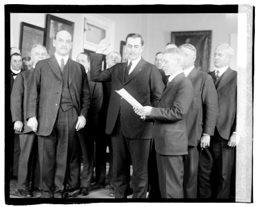Meredith being sworn in LCCN2016827431