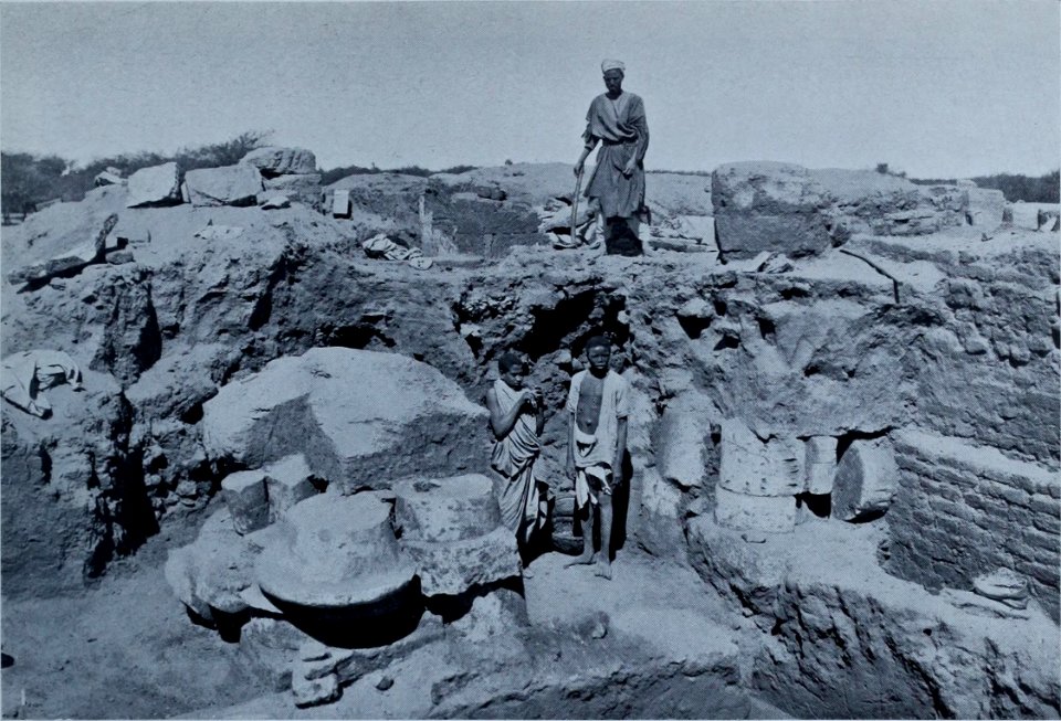 Meroë, the City of the Ethiopians - being an account of a first season's excavations on the site, 1909-1910 (1911) (14741917836)