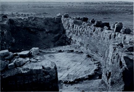 Meroë, the City of the Ethiopians - being an account of a first season's excavations on the site, 1909-1910 (1911) (14578246280)