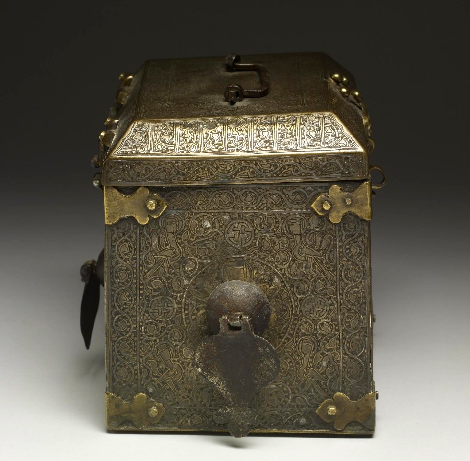 Mesopotamian - Casket with Harpies - Walters 54525 - Right Side