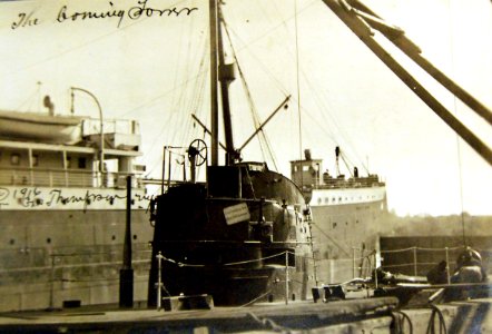 Merchant submarine, Deutschland, conning tower, 1916 (30028156690)