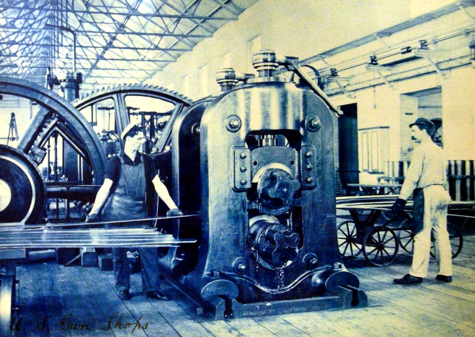 Metal workers in Naval Gun Factory, Washington Navy Yard, Washington, D.C. (25138204999)