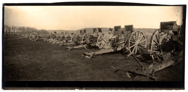 Mercin-Pommiers. Centre de triage. Canons boches. R.B. - Fonds Berthelé - 49Fi1783