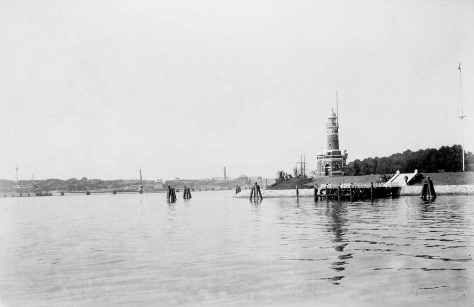 Mündung des Kaiser-Wilhelm-Kanals in den Kieler Hafen (Kiel 44.757)