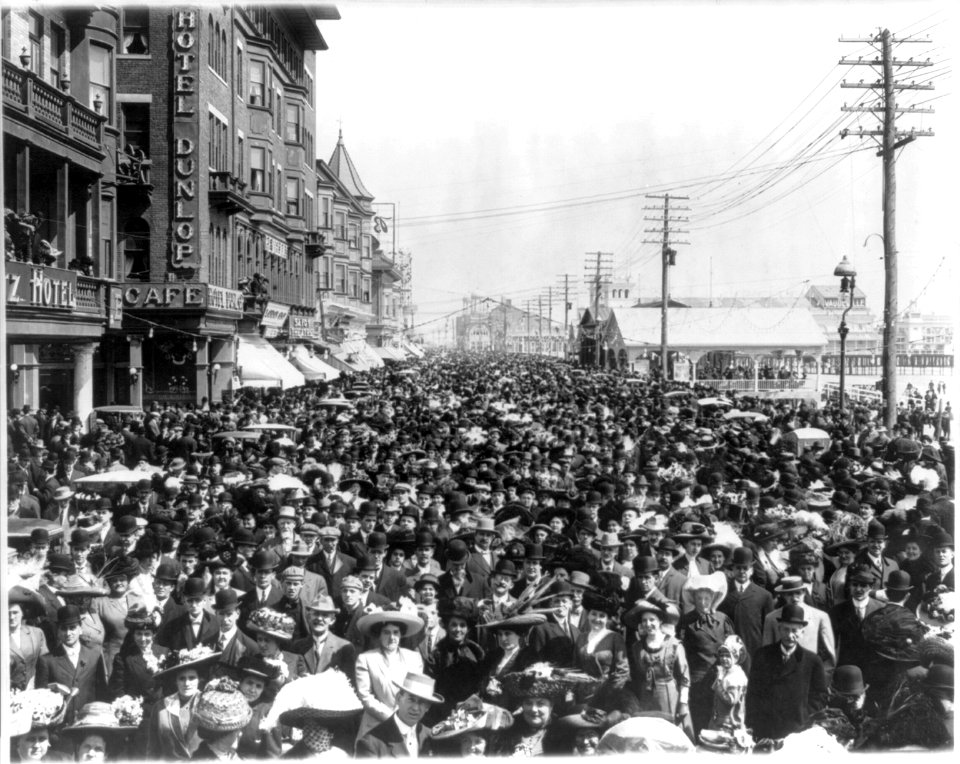 N.J. - Atlantic City - crowd on the boardwalk, probably on Easter LCCN2007678201