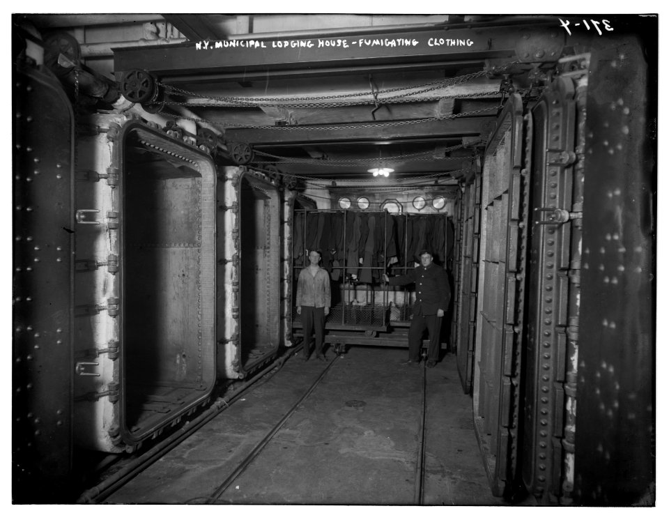 N.Y. Municipal Lodging House- Fumigating clothing LCCN2014681794