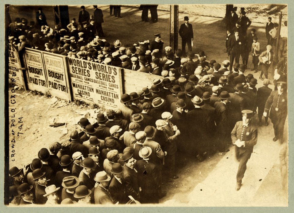 N.Y. fans at 7-00 A.M. outside the Polo Grounds LCCN2008677271