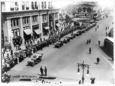 N.Y.C. - 5th Avenue - Parade of Olympic athletes, Aug. 1912; Democratic pres. banner is prominent LCCN2007678107