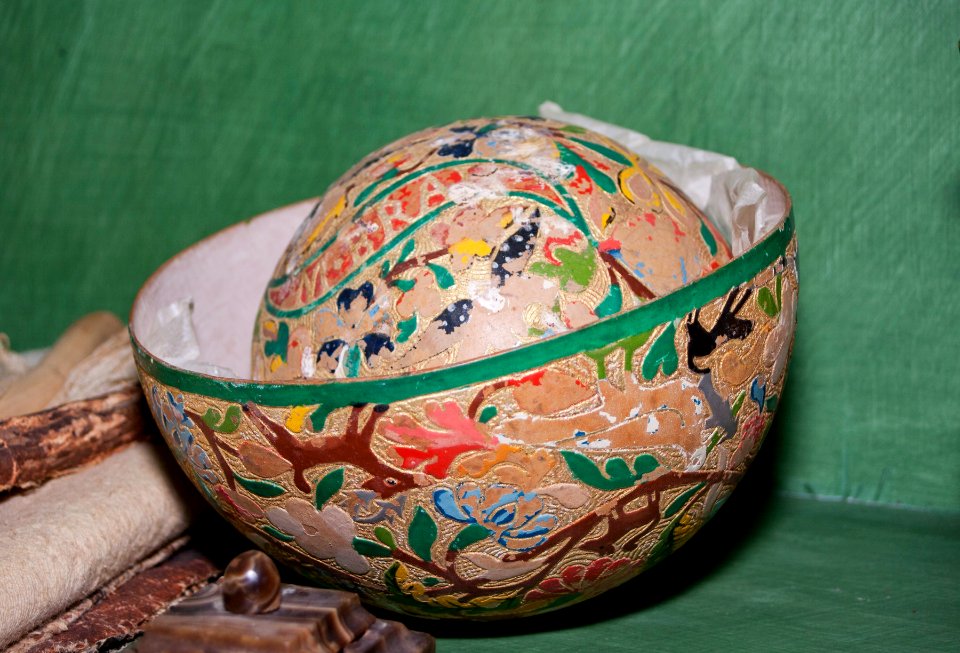 Mönstrad skål från 1800-talets första hälft med påskrift ”M.Brahe” - Skoklosters slott - 95009