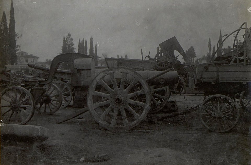 Mörser mit Lafette, Görz, Parkplatz. Ende März 1918. (BildID 15664383)