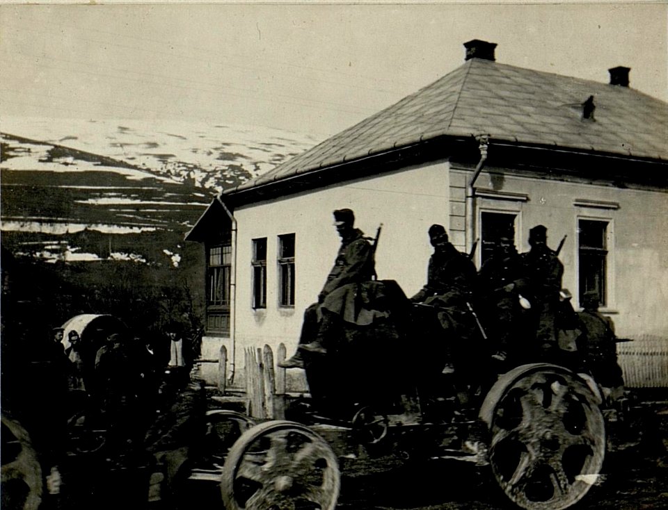 Mörserbatterie aus Skole ausmarschierend. (BildID 15522946)