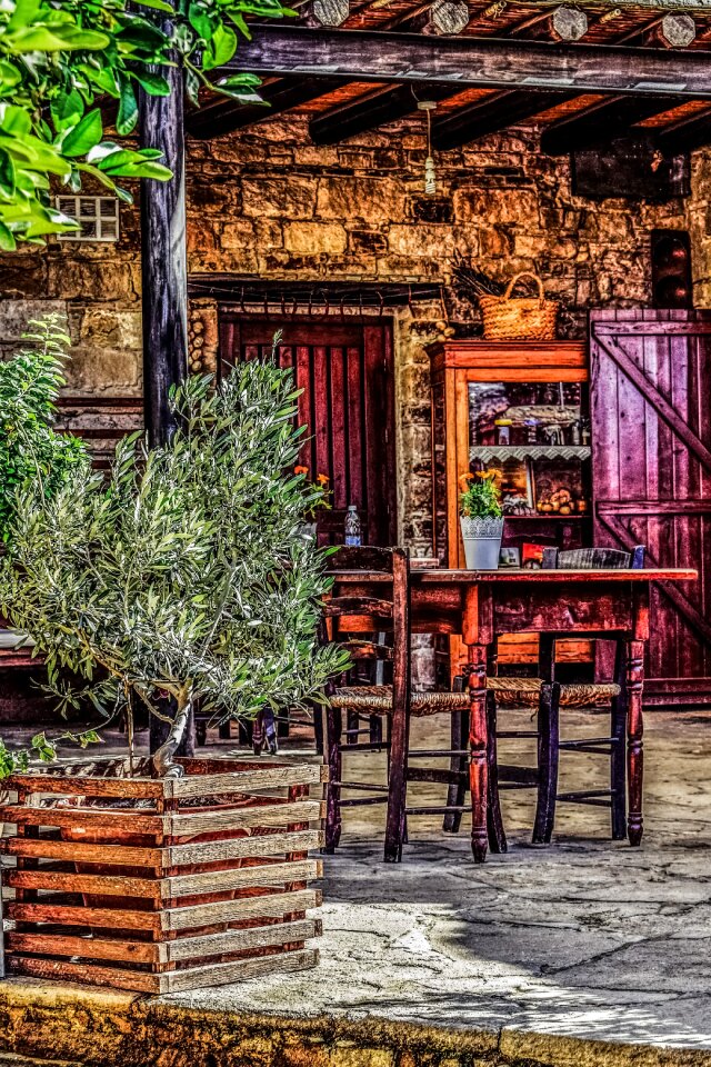 Yard architecture traditional
