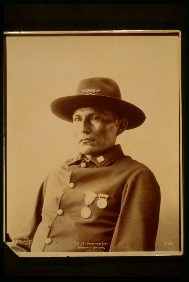 Naiche-Hereditary chief-Chiricahua Apaches LCCN2001700296