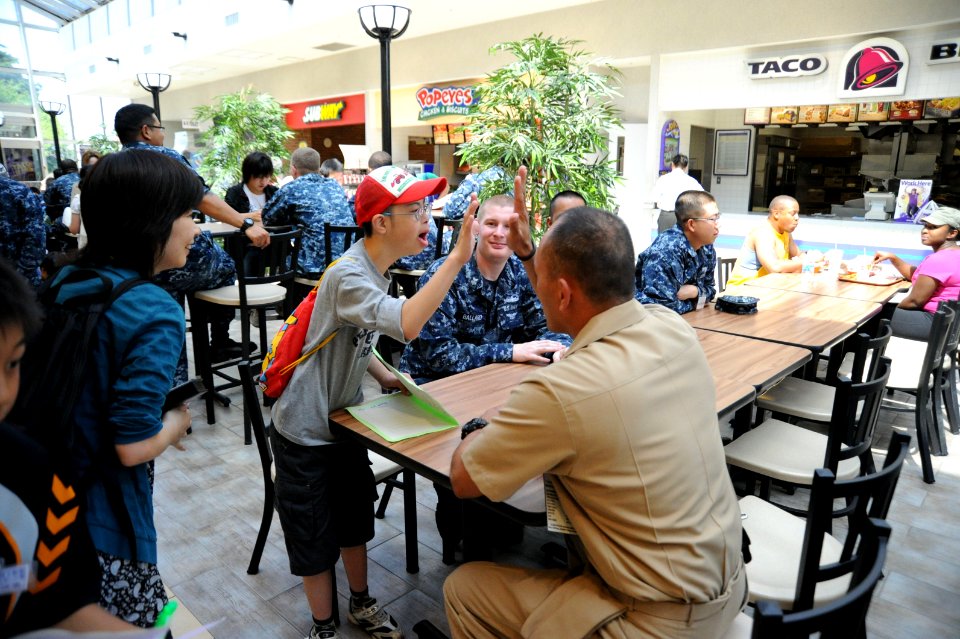 NAF Atsugi sailors conduct English practice session 120626-N-OX321-045