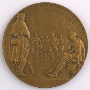Namur Brave les Obus Autrichiens - Sa Garnison Débarque à Ostende 1914, medal by Pierre Theunis, Belgium, (1922), Coins and Medals Department of the Royal Library of Belgium, 2Lef 107-55 (verso)
