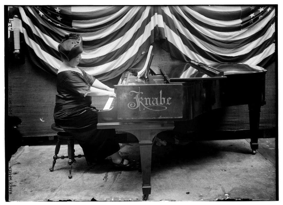 Nancy Warren, Nat. Dem. Conv. (pianist) LCCN2014717416