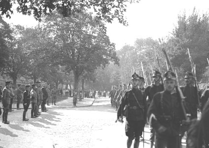 Nahaufnahme der defilierenden Soldaten des Bataillons 97 - CH-BAR - 3239986