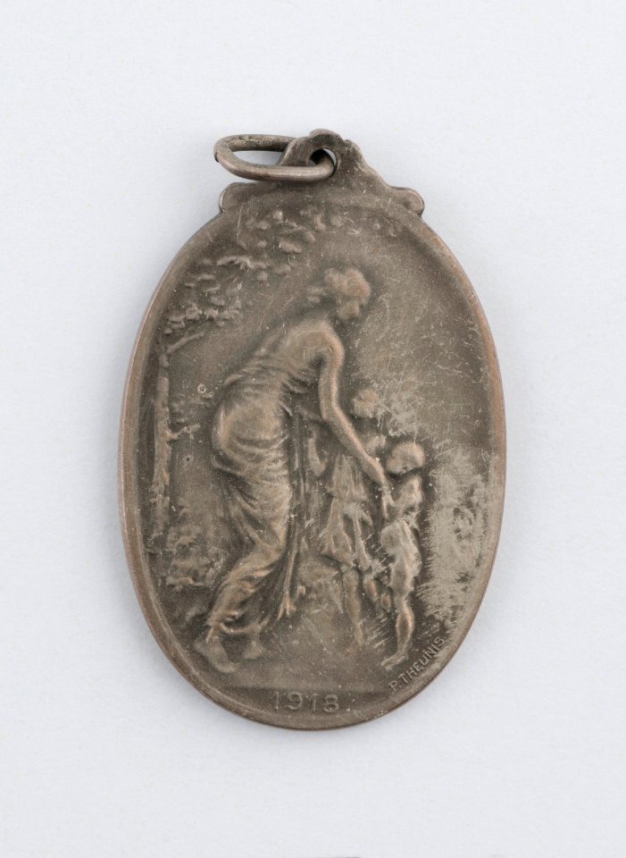 Namur - Alimentation de l'Enfance, medal by Pierre Theunis, Belgium, 1918, Coins and Medals Department of the Royal Library of Belgium, 2Lef74 - 6 (recto)