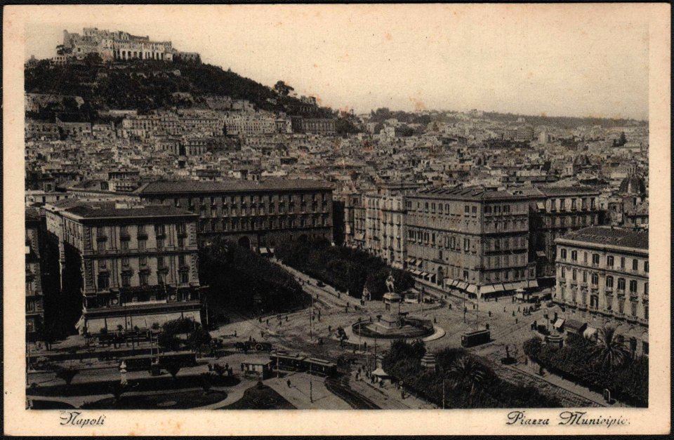 Napoli - Piazza Municipi