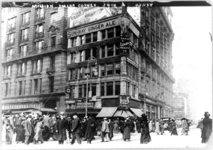 N.Y.C. street scenes-million dollar corner, 34th St. & Broadway. Small plot which sold for a million dollars LCCN93510653