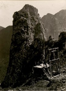 Naboiszahn mit der Seilbahn zur Kl.Naboisscharte. (19-8.1917.) (BildID 15802015)