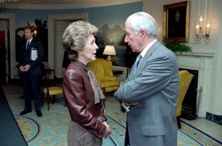 Nancy Reagan talking to Don Regan in Diplomatic Reception Room
