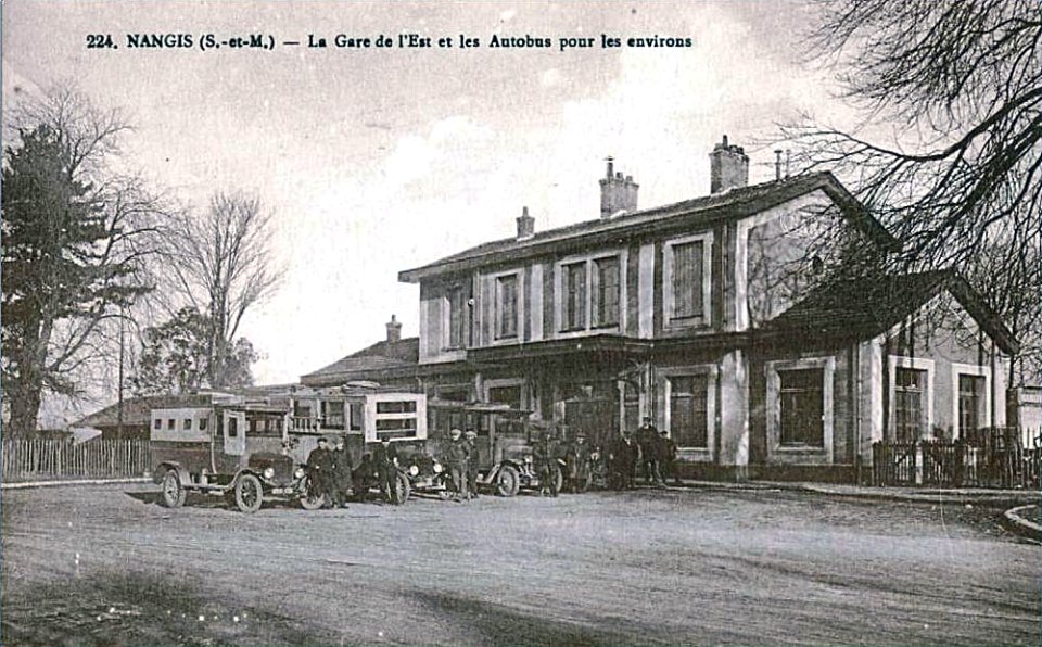 Nangis - La gare de l'Est et les autobus pour les environs