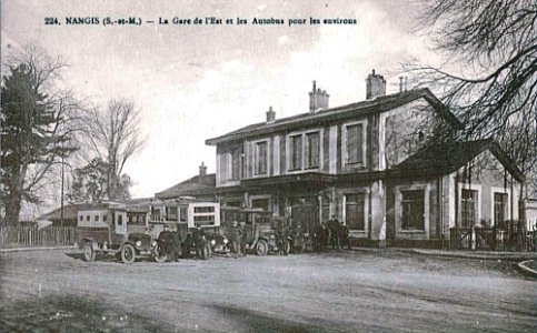 Nangis - La gare de l'Est et les autobus pour les environs