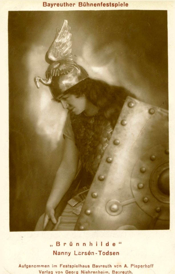 Nanny Larsén-Todsen als Brünnhilde