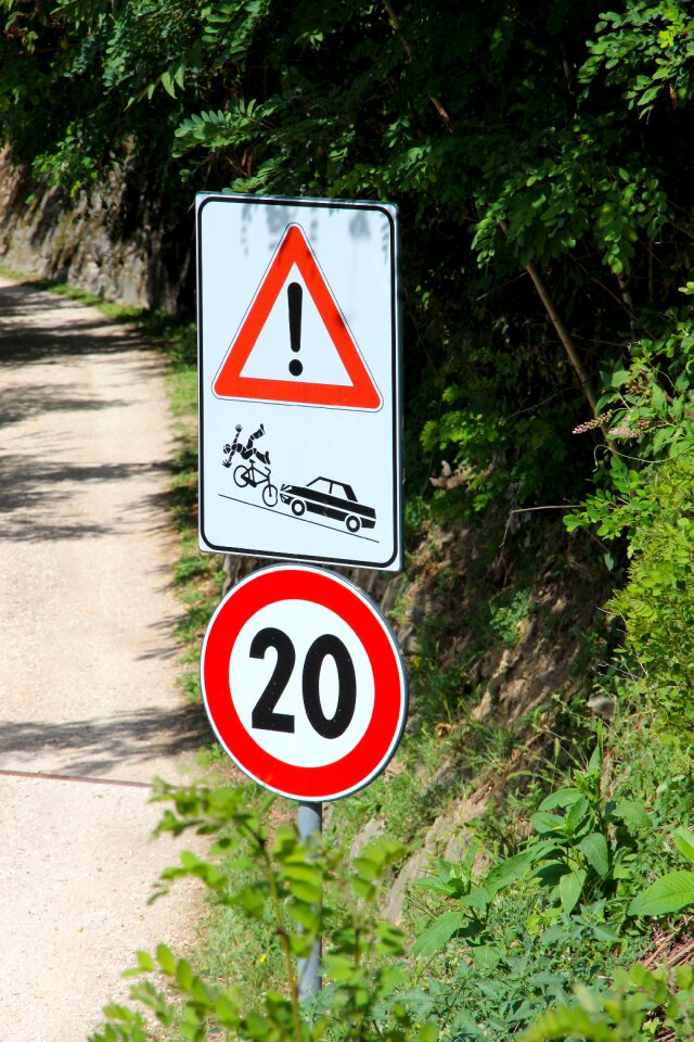 Signs note warnschild