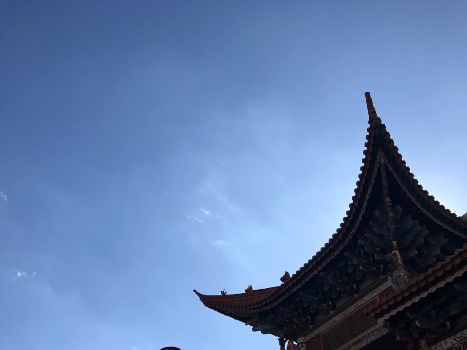 In yunnan province blue sky the ancient town