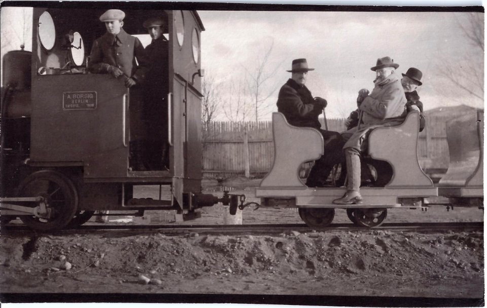 Narrow gauge railway from the Royal Railway Station in Kazichene to the Vrana Palace (Царската гара в Казичене - Царски дворец 'Врана') 04