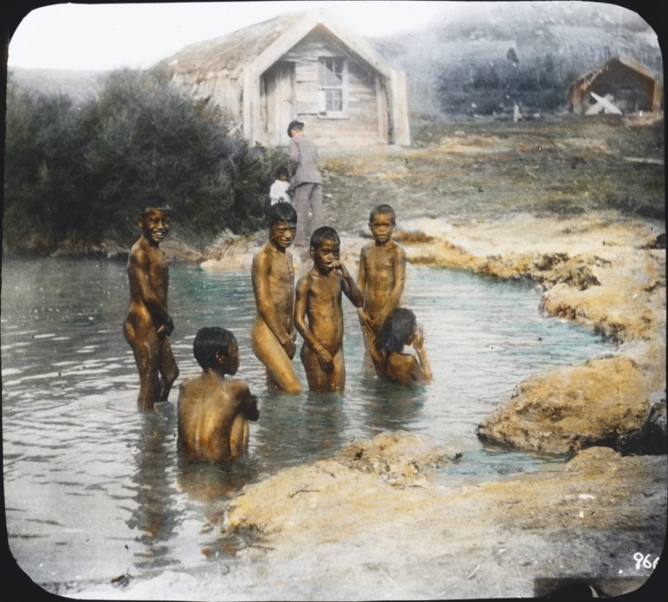 Naked Maori boys bathing LCCN2004707868