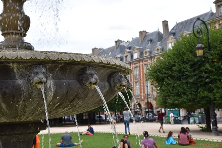 Paris fountain place