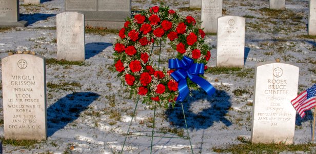 NASA wreath at Chaffee & Grissom (15769056103)