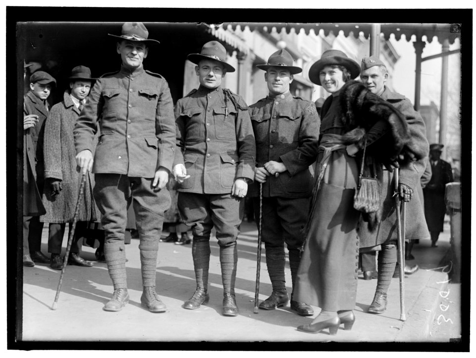 NASH, MISS. WITH WOUNDED SOLDIERS LCCN2016869722