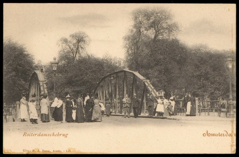 Nassaukade met de Rotterdammerbrug over de Singelgracht naar de Marnixstraat en het eerste Marnixplantsoen, Afb PBKD00080000013