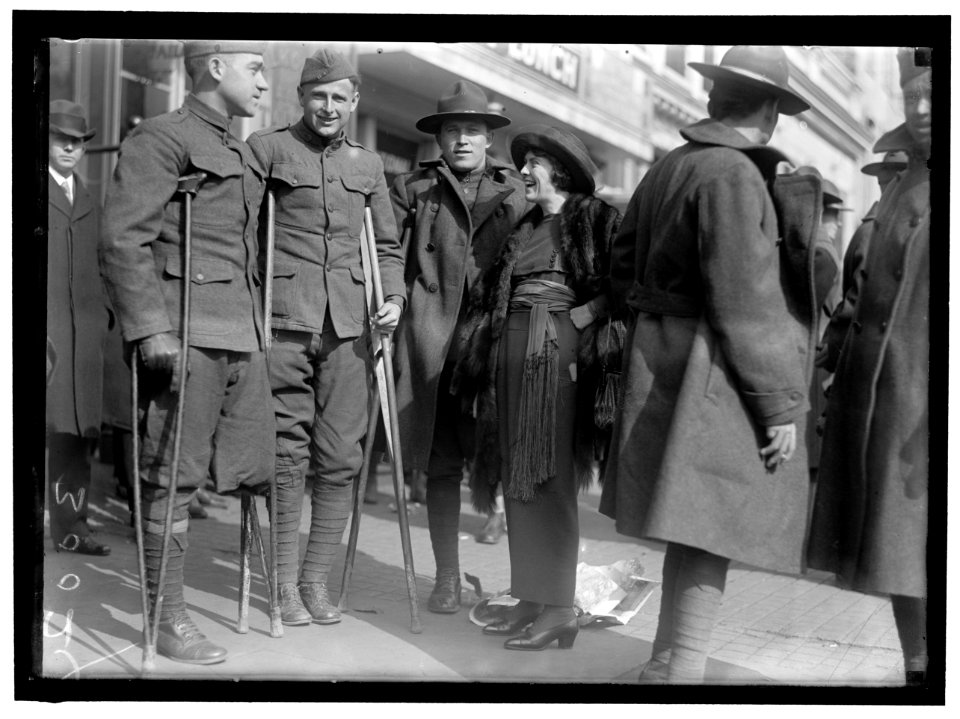NASH, MISS. WITH WOUNDED SOLDIERS LCCN2016869727